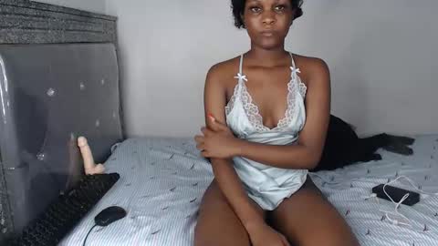 Snapshot of kisssmiles chatting on 11.06.25 kisssmiles online show from 11.06.25