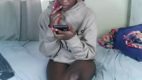 Snapshot of kisssmiles chatting on 11.07.25 kisssmiles online show from 11.07.25