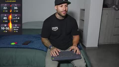 Snapshot of kite__ chatting on 09.27.25 kite__ online show from 09.27.25