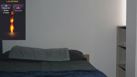 Snapshot of kite__ chatting on 10.10.25 kite__ online show from 10.10.25