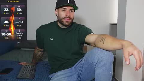 Snapshot of kite__ chatting on 10.20.25 kite__ online show from 10.20.25