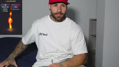 Snapshot of kite__ chatting on 10.24.25 kite__ online show from 10.24.25