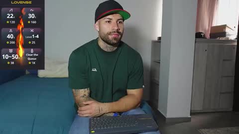 Snapshot of kite__ chatting on 11.06.25 kite__ online show from 11.06.25