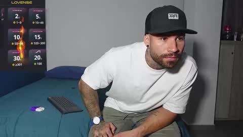 Snapshot of kite__ chatting on 11.10.25 kite__ online show from 11.10.25