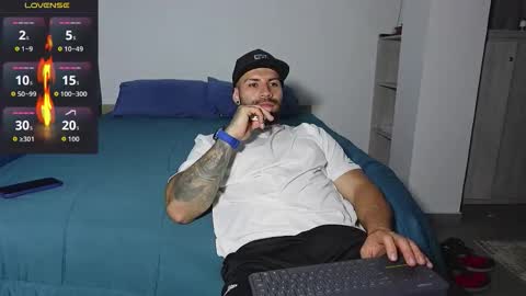 Snapshot of kite__ chatting on 11.14.25 kite__ online show from 11.14.25