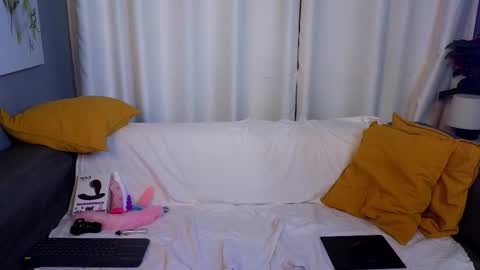 Snapshot of kitsuhi chatting on 09.18.25 Jackie online show from 09.18.25