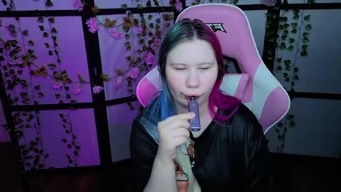 Snapshot of kitsune_little chatting on 05.23.26 kitsune_little online show from 05.23.26