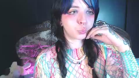 Snapshot of kitsunearineko chatting on 07.04.26 Ari Keimiwrights online show from 07.04.26