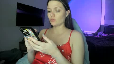 Snapshot of kitsuneserina77 chatting on 12.22.24 Serina Chan online show from 12.22.24