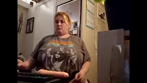 Kitten and rebellious online show from 02.21.25