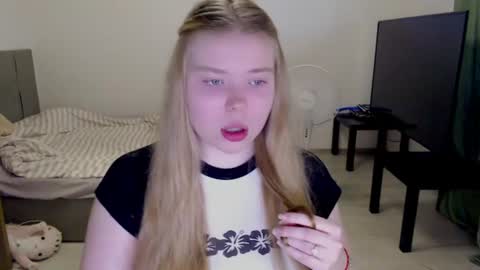 Snapshot of kitten_jenny01 chatting on 06.13.26 Jennyblonde and Emmabrunette online show from 06.13.26