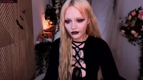 Snapshot of kitten_murray chatting on 10.31.25 barbara online show from 10.31.25