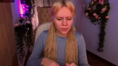 Snapshot of kitten_murray chatting on 11.04.25 barbara online show from 11.04.25