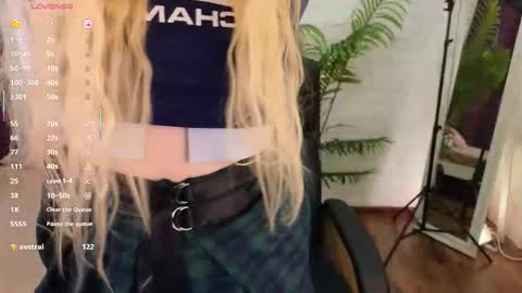 Snapshot of kitten_murray chatting on 11.06.25 barbara online show from 11.06.25