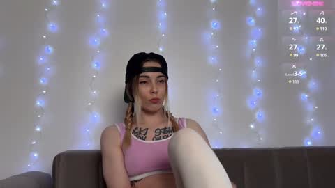 Snapshot of kittie_bear chatting on 12.04.24 Veronica online show from 12.04.24