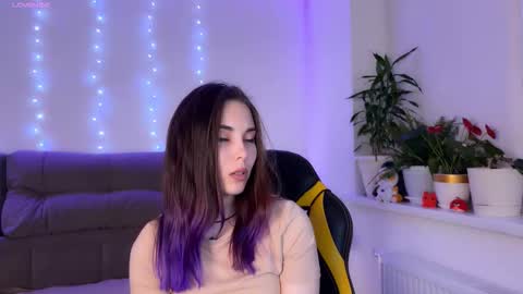 Snapshot of kittie_bear chatting on 10.10.25 Veronica online show from 10.10.25