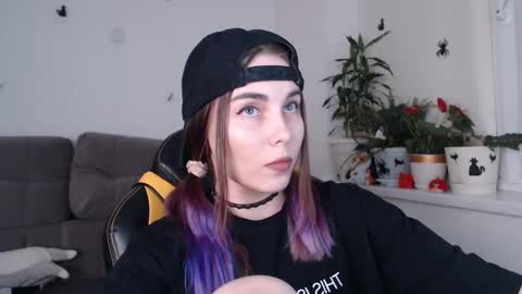 Snapshot of kittie_bear chatting on 10.28.25 Veronica online show from 10.28.25