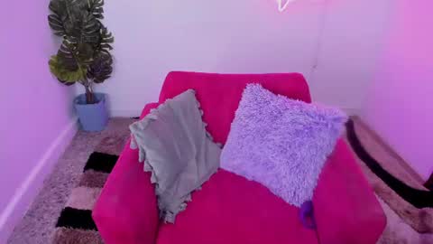 Snapshot of kitttyhot chatting on 07.24.26 dayana online show from 07.24.26