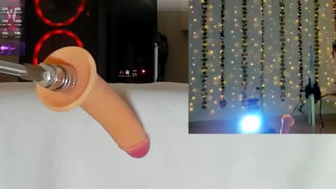 Snapshot of kitty__rosse__ chatting on 10.28.25 Kitty online show from 10.28.25