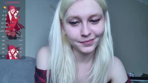 Snapshot of kitty_dora chatting on 03.08.25 Evelyn online show from 03.08.25