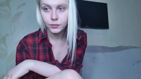 Snapshot of kitty_dora chatting on 03.09.25 Evelyn online show from 03.09.25