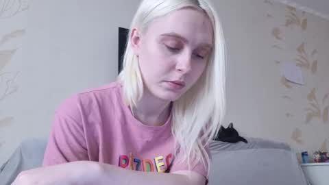 Snapshot of kitty_dora chatting on 03.11.25 Evelyn online show from 03.11.25