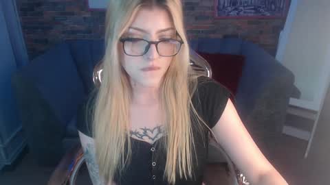 kitty_fox_b online show from 01.28.25