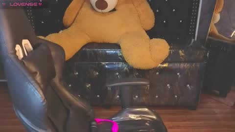 kitty_fox_b online show from 11.12.25