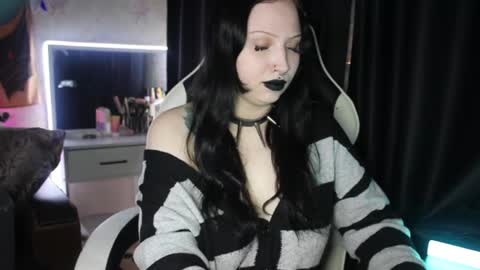 Snapshot of kitty_goth chatting on 06.19.26 Hey Im Ellie if you like me and like my show give me a thumbs up hehe online show from 06.19.26