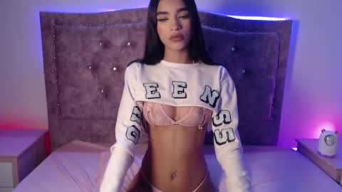 Snapshot of kitty_mia29 chatting on 11.16.25 Kitty online show from 11.16.25