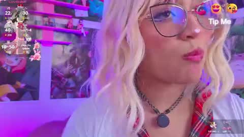 Snapshot of kitty_niki chatting on 06.12.26 Nicol Gomez online show from 06.12.26