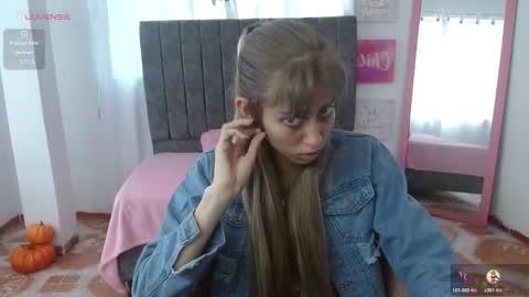 Snapshot of kitty_seducction chatting on 10.27.25 Aleja online show from 10.27.25