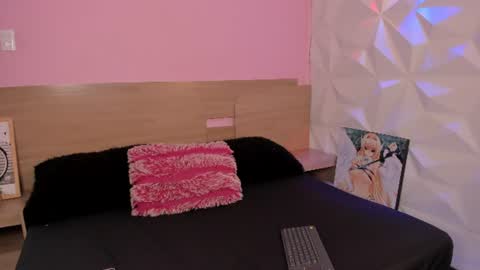 Snapshot of kitty_velve chatting on 06.22.26 kitty online show from 06.22.26
