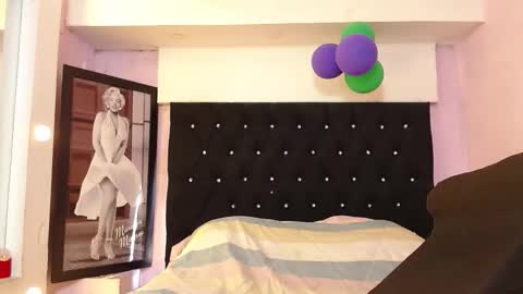 Snapshot of kittybonx chatting on 11.01.25 paola online show from 11.01.25