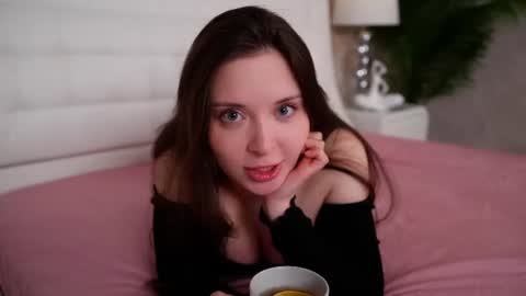 Snapshot of kittycaitlin chatting on 06.11.26 Katya online show from 06.11.26