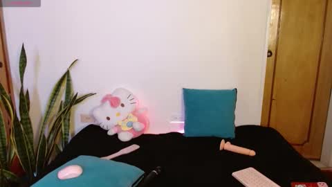 LAURA  help me reach 100likes online show from 12.17.25