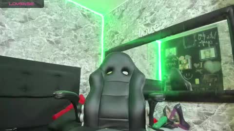 Snapshot of kittycute_1 chatting on 11.10.25 Cata Moon online show from 11.10.25