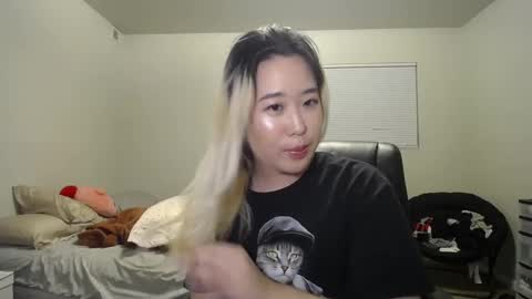 Snapshot of kittymei chatting on 12.10.24 Mei online show from 12.10.24