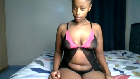 Snapshot of kittypettite chatting on 07.12.26 Kittypettite online show from 07.12.26