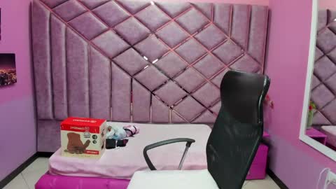 Snapshot of kittypinky01 chatting on 04.14.26 Sarah online show from 04.14.26