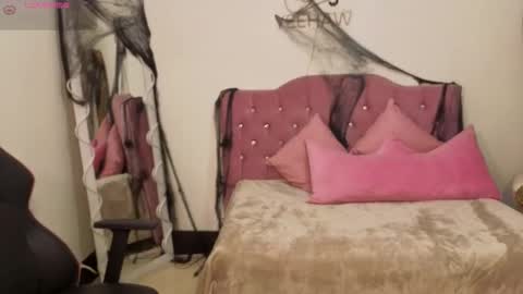 Kitty  online show from 10.25.25