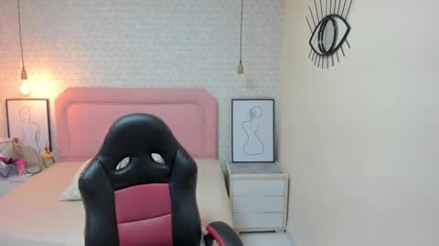  K I T T  Y  online show from 10.03.25