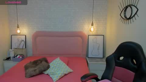  K I T T  Y  online show from 10.16.25