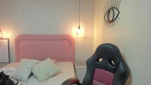  K I T T  Y  online show from 02.26.26