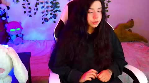 Snapshot of kittyuwu_ chatting on 10.03.25 Kittyuwu online show from 10.03.25