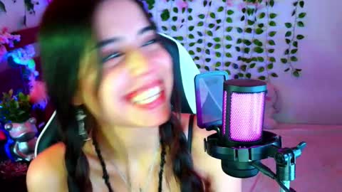 Snapshot of kittyuwu_ chatting on 11.06.25 Kittyuwu online show from 11.06.25