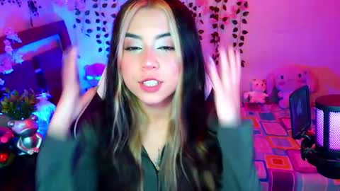 Snapshot of kittyuwu_ chatting on 02.18.26 Kittyuwu online show from 02.18.26