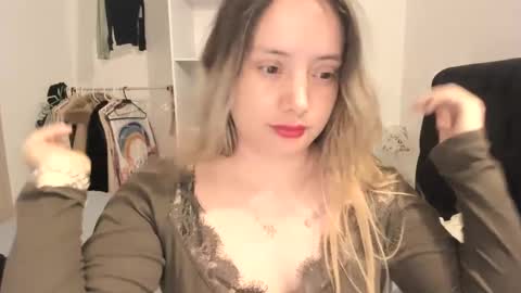 Snapshot of kittywantslove23 chatting on 10.14.25 kittywantslove23 online show from 10.14.25