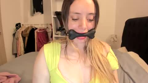 Snapshot of kittywantslove23 chatting on 10.15.25 kittywantslove23 online show from 10.15.25