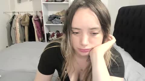 Snapshot of kittywantslove23 chatting on 10.16.25 kittywantslove23 online show from 10.16.25